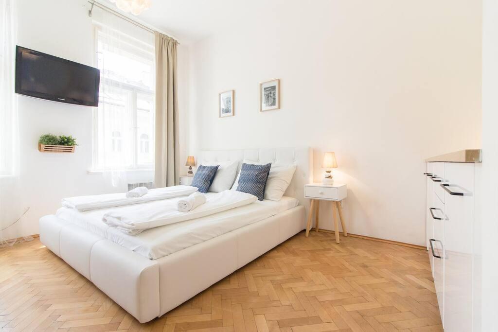 Apartamento Studio In The Historic Center Praga Exterior foto